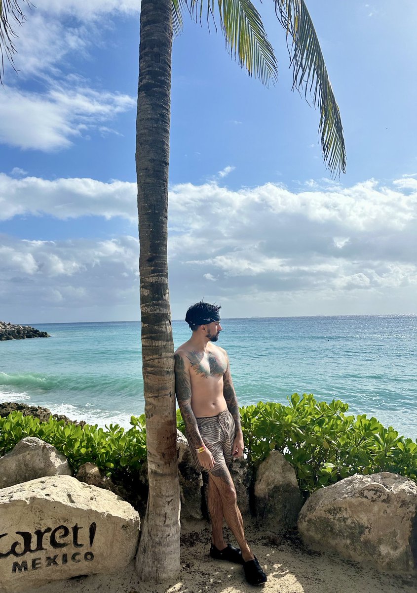mawrincon's tweet photo. Golden sea, need no memory 🌴 https://t.co/jUYc5jnQF4