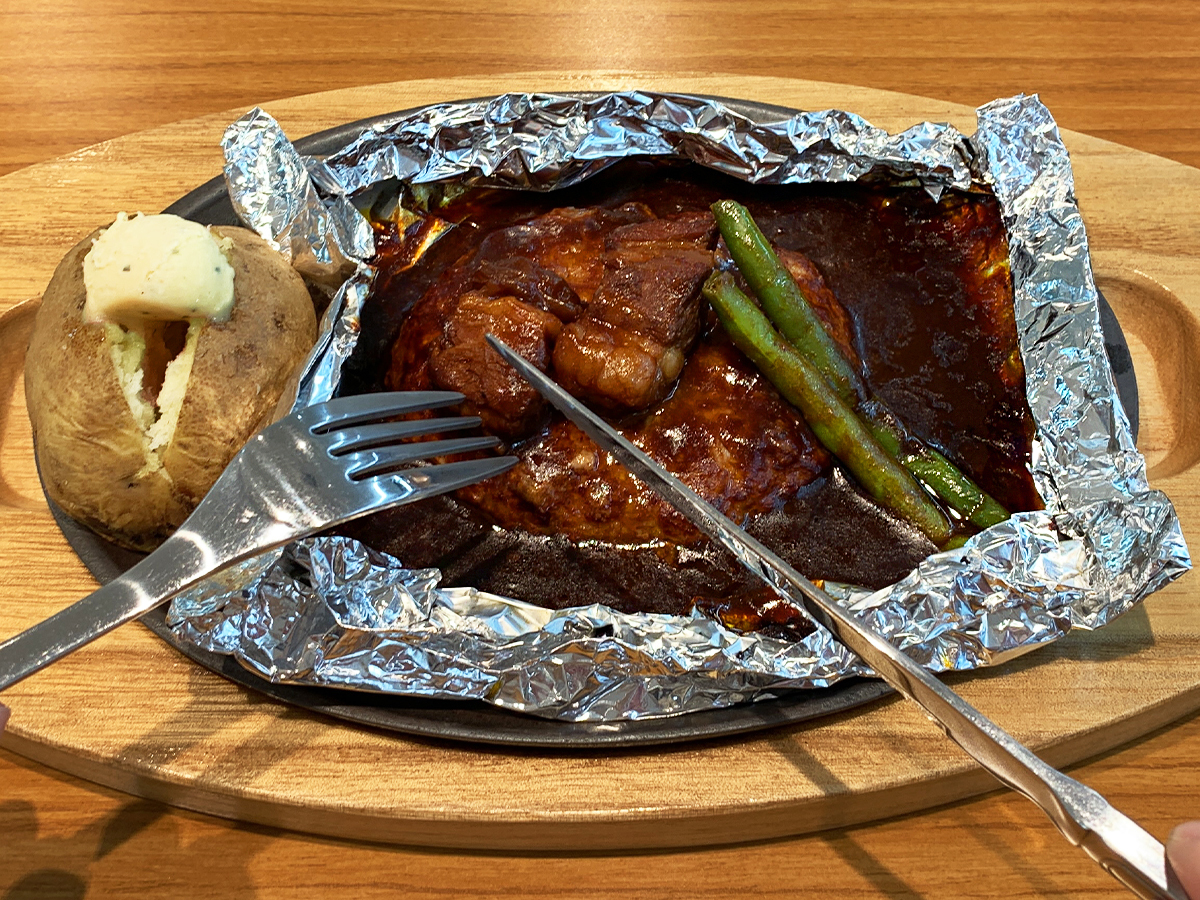 実は…ハンバーグ大好き🍖✌
 
ということで #ココス へ「濃厚ビーフシチューの包み焼きハンバーグ」を食べに |ω・)ｺｿｯ
 
じっくり煮込まれたとろっとろのビーフと、肉汁たっぷりのハンバーグが贅沢すぎる…🥺✨
 
#いいにくいことをいう日 #はま寿司