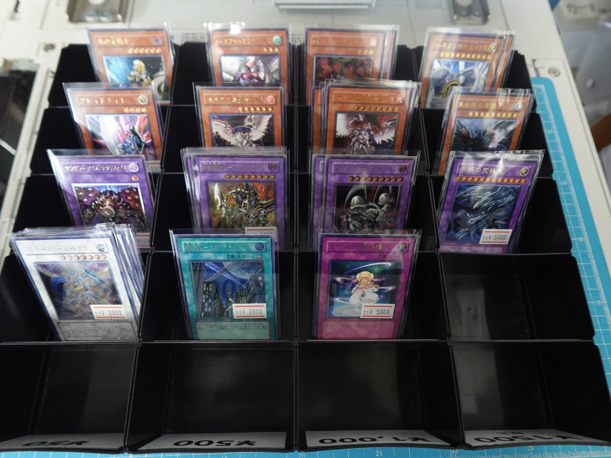 遊戯王】 遊戯王 レリーフのショーケースを品出ししました。 欲しいと