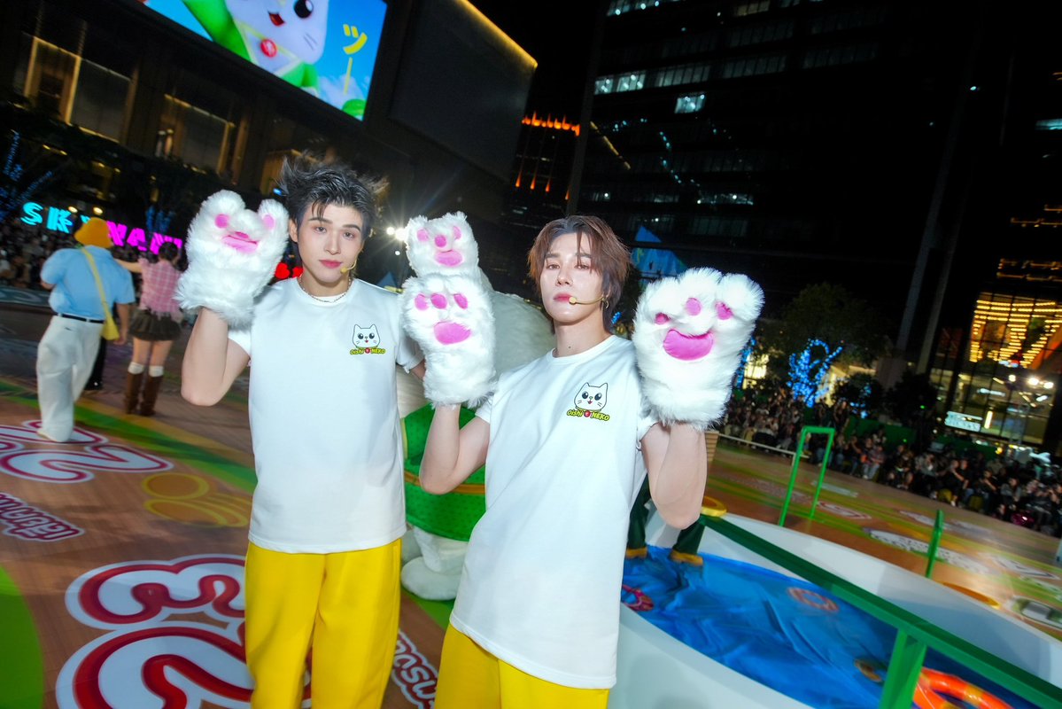 RainbowNewsent's tweet image. ขณะที่สายของรางวัลก็ฟินสุด ๆ เพราะสามารถแลกหรือลุ้นของรางวัลสุดอินเทรนด์ ครอบคลุมทุกไลฟ์สไตล์ ไม่ว่าจะเป็น
• สายรักรถ: GWM ORA Good Cat
• สายเทค: iPhone 17 Pro Max, iPad Pro M4, หูฟัง Dyson
• สายเกมเมอร์: PS5 Pro, จอมอนิเตอร์ Samsung Odyssey
• สายแฟชั่น: กระเป๋า Boyy
•…