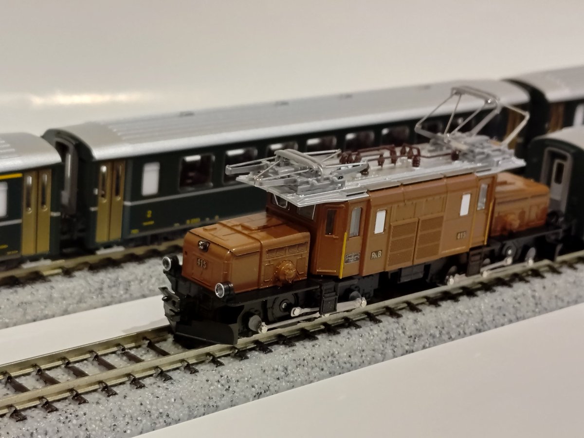 入荷ご案内】 アルプスの凸形機関車と緑の客車が入荷しました。 パーツ