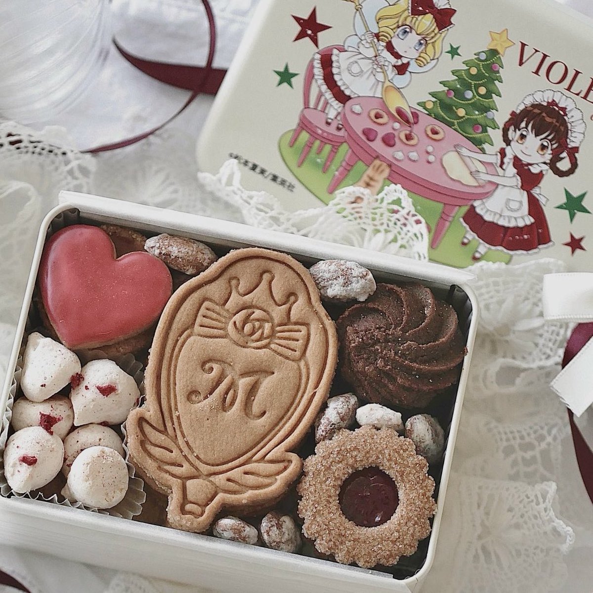 이번 콜라보 너무 감다살이다, ,
딸기랑 바닐라가 같이 쿠키를 만드는데
열어보면 스위트요정 스푼 모양 사브레도 있다니 (ʚ̴̶̷́ .̠ ʚ̴̶̷̥̀)
한국팬은 어디서 이걸 구하죠, , ,