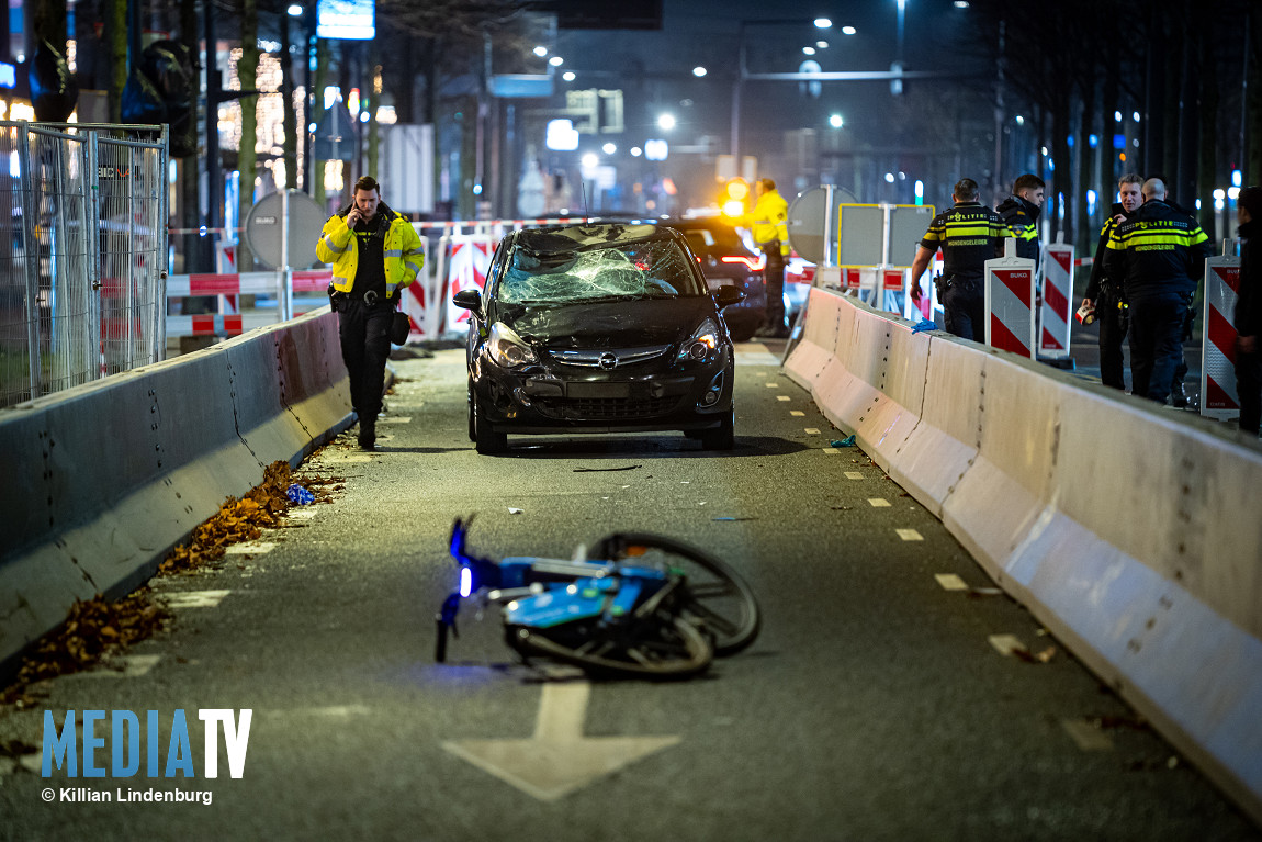 Fietser aangereden door auto op Weena in Rotterdam