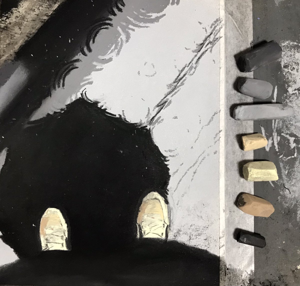 黒い傘と水溜り