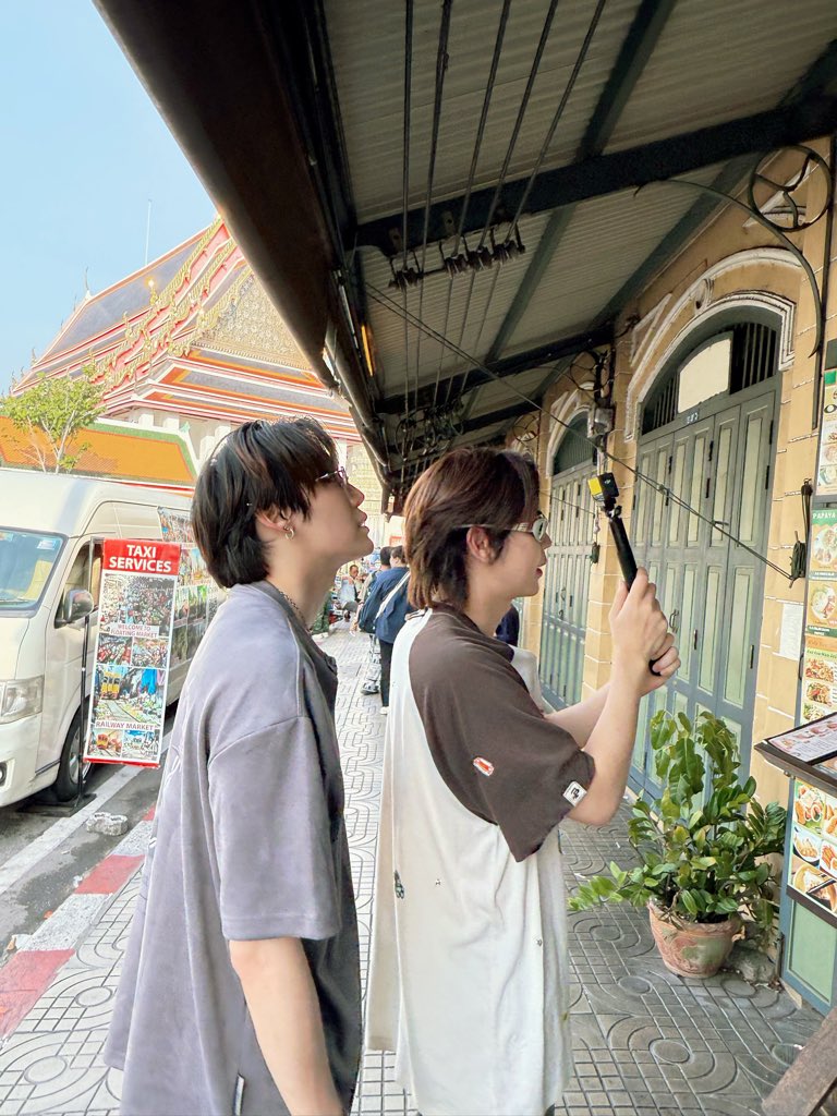 hmami_bp's tweet image. Morning 🌞🌻💜

#bb0un | #prem_space 
#BounPrem