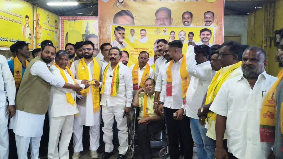 హైదరాబాద్ కార్యాలయంలో కొంతమంది ముస్లిం యువకులు తెలుగుదేశం పార్టీ లో చేరడం జరిగింది, ఈ కార్యక్రమంలో పార్టీ నాయకులు కార్యకర్తలు పాల్గొనడం జరిగింది.