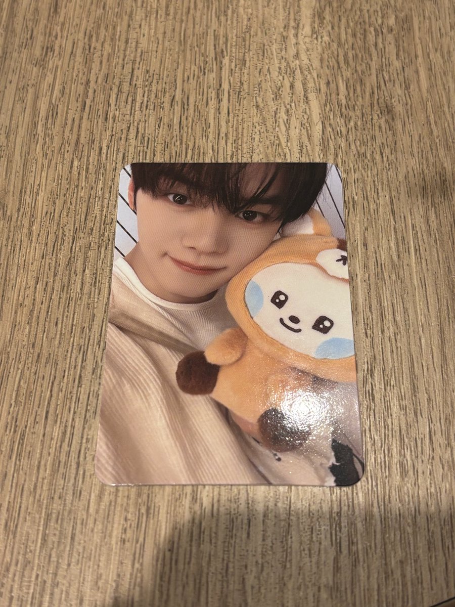 zeroni FLUFFY Wonderland ZEROBASEONE zb1 ゼベワン　交換　トレカ　交換　hmv フォトカード　ゼロニ　ポップアップ

【譲】ギュビン 

【求】ハンビン

郵送での交換希望📮
お声がけください🙇‍♀️