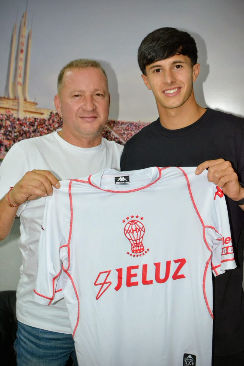 puebloquemero's tweet image. Firma de primer contrato para Máximo Palazzo 📣

✍🏼 El defensor (categoría 2005), capitán de la Reserva que conduce Mauro Milano, selló su vínculo con el club hasta diciembre de 2028.

¡Felicitaciones!
#VamosGlobo 🎈
#HuracánYNadaMás