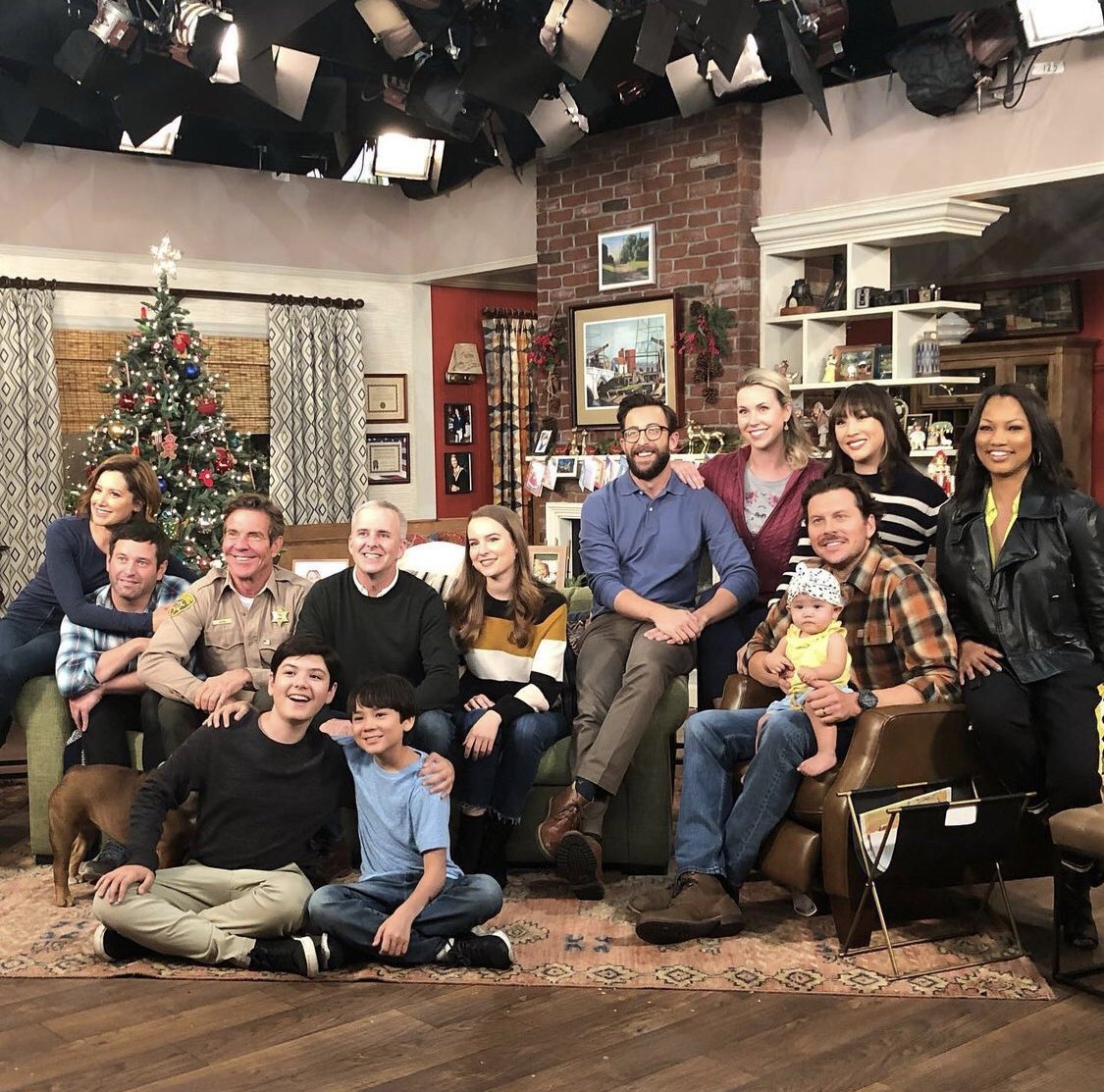 ThrowbackTisx's tweet image. November 28th, 2019: Ashley Tisdale via Lucas Jaye’s Instagram

•@BrentMorin #DennisQuaid @TuckerCawley1 @bridgitmendler @RealAdamRose #SiobhanMurphy #ElizabethHo @hayes_macarthur