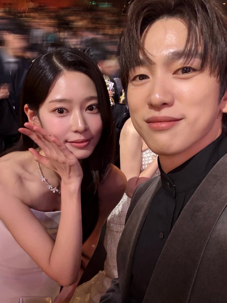 Pop7base's tweet photo. Actress Kim Minju shared a cute picture with GOT7’s Park Jinyoung on Instagram.

The two will are the main leads of the upcoming drama “Shining” set to air in 2026. https://t.co/xuI6i9YZs9