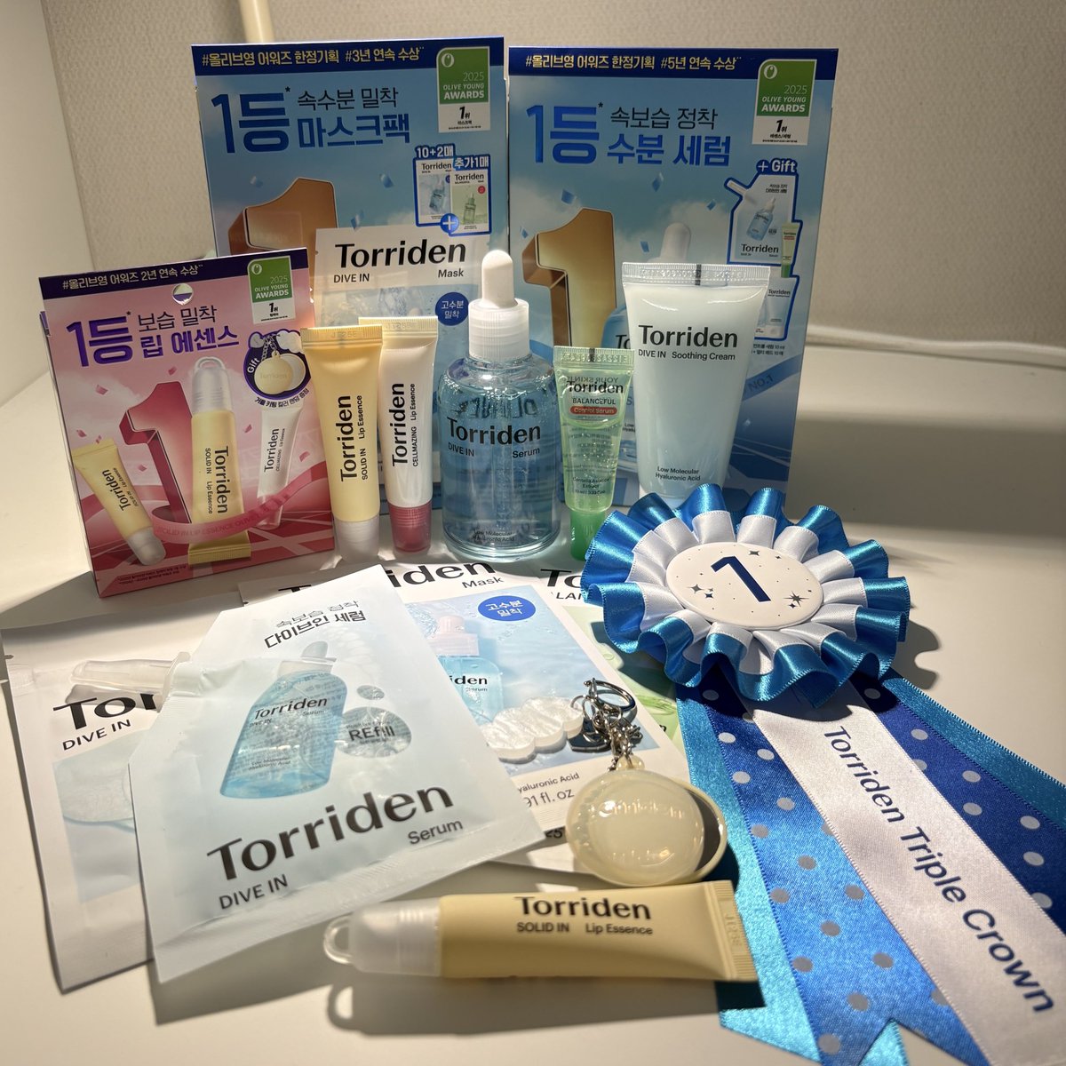 #광고 #RT이벤트 <a href="/torriden_kr/">𝗧𝗼𝗿𝗿𝗶𝗱𝗲𝗻 토리든</a>

#인용 으로 토리든 2025 올리브영 어워즈 1등 제품 3종(세럼/마스크/립에센스) 중 하나를 올영 장바구니에 담아 캡쳐본으로 인증해준 다섯 도령에게 바로 그 제품을 선물하오^_^🎁 (당발 12/5)

믿고 사는 토리든이 1등 기념으로 풍성한 기획세트를 준비했다 하는구려.