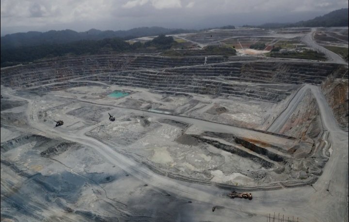 MINA: Tengan presente que FQM exigía poder expropiar todas propiedades de interés adyacentes a Donoso. Derecho a puerto libre (adiós proveedores) Y CONTROL DEL ESPACIO AÉREO.