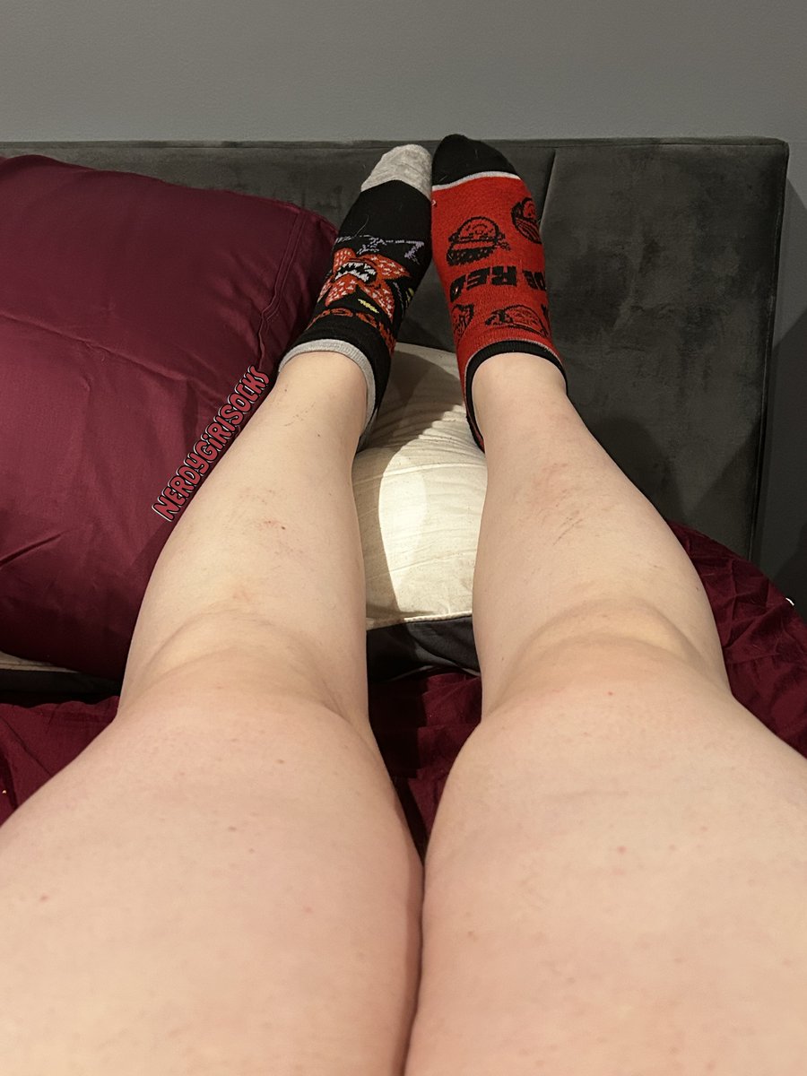 NerdyGirlSocks's tweet photo. Finally started watching #StrangerThings Season 5! To celebrate I figured I'd share some of my cute new socks with you guys!๐
2/2
#anklesocks #cutesocks #newsocks #chaussettes #mismatched #sockswag #shoesoff #socks #soles #socken #pieds #explore #fypใท https://t.co/hZAnCsmgw6
