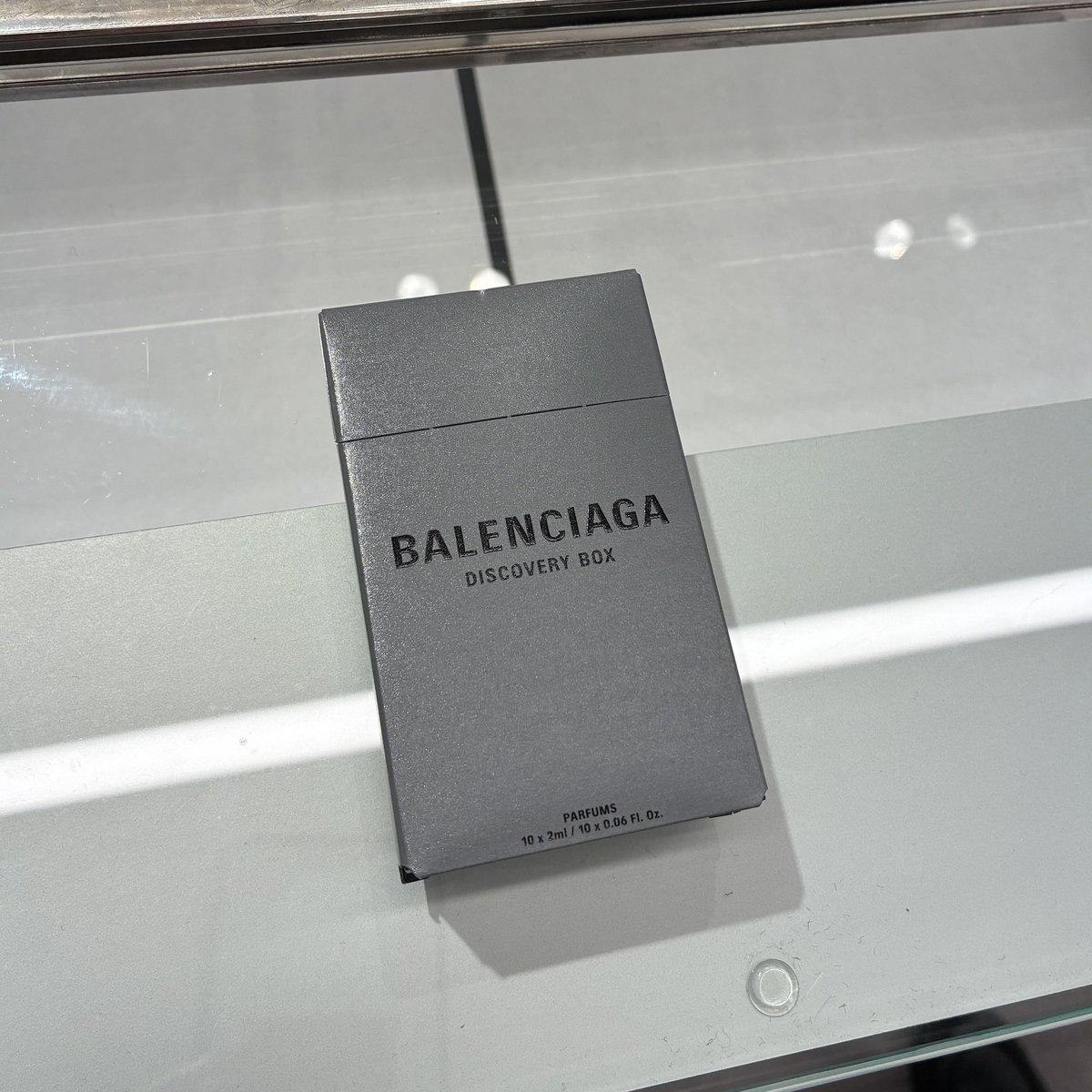 バレンシアガ、小さいディスカバリーセットあり。残数僅かのようです