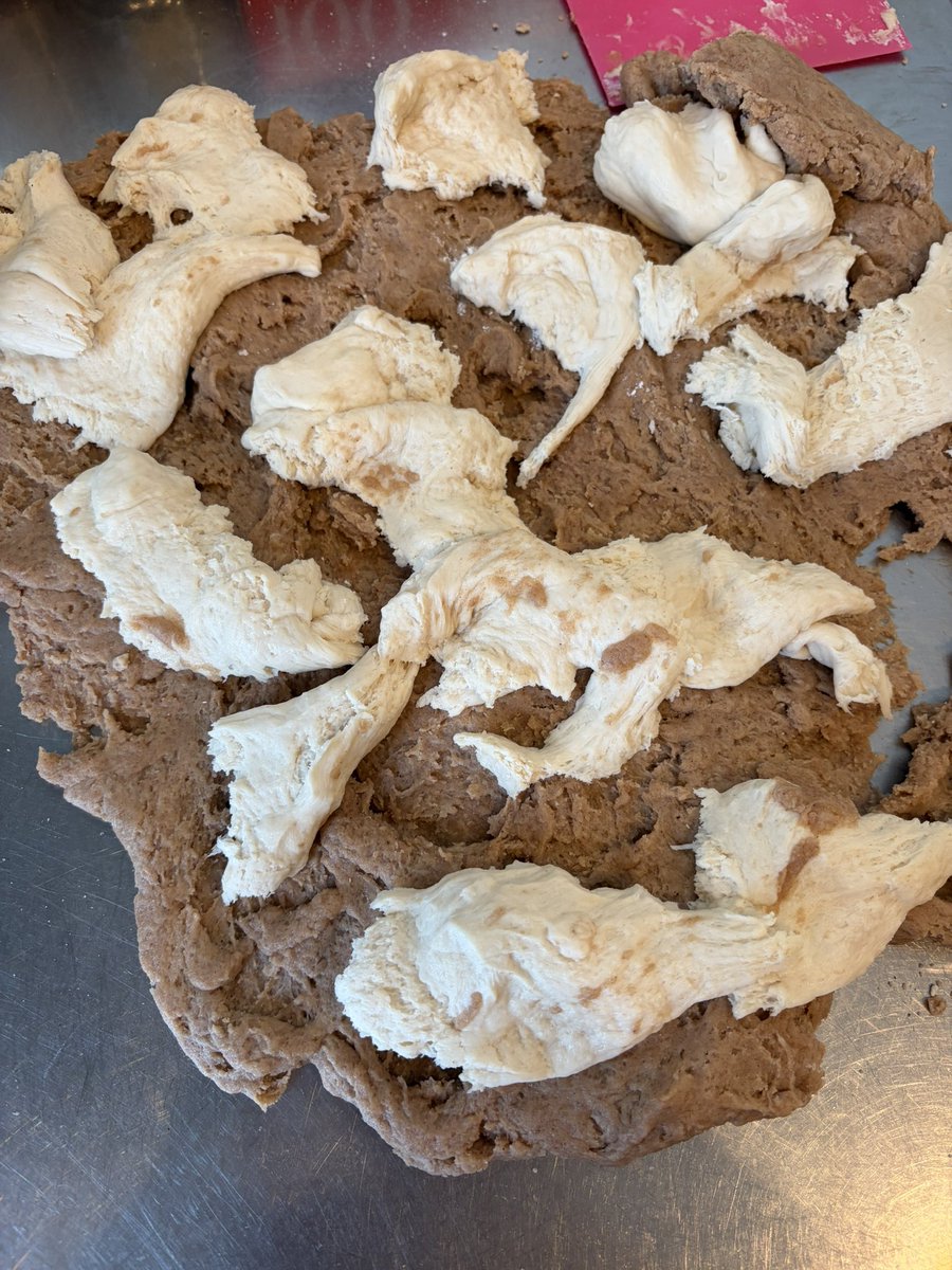 致死量のえげつないおバターはパン生地に練りこみましたわ…