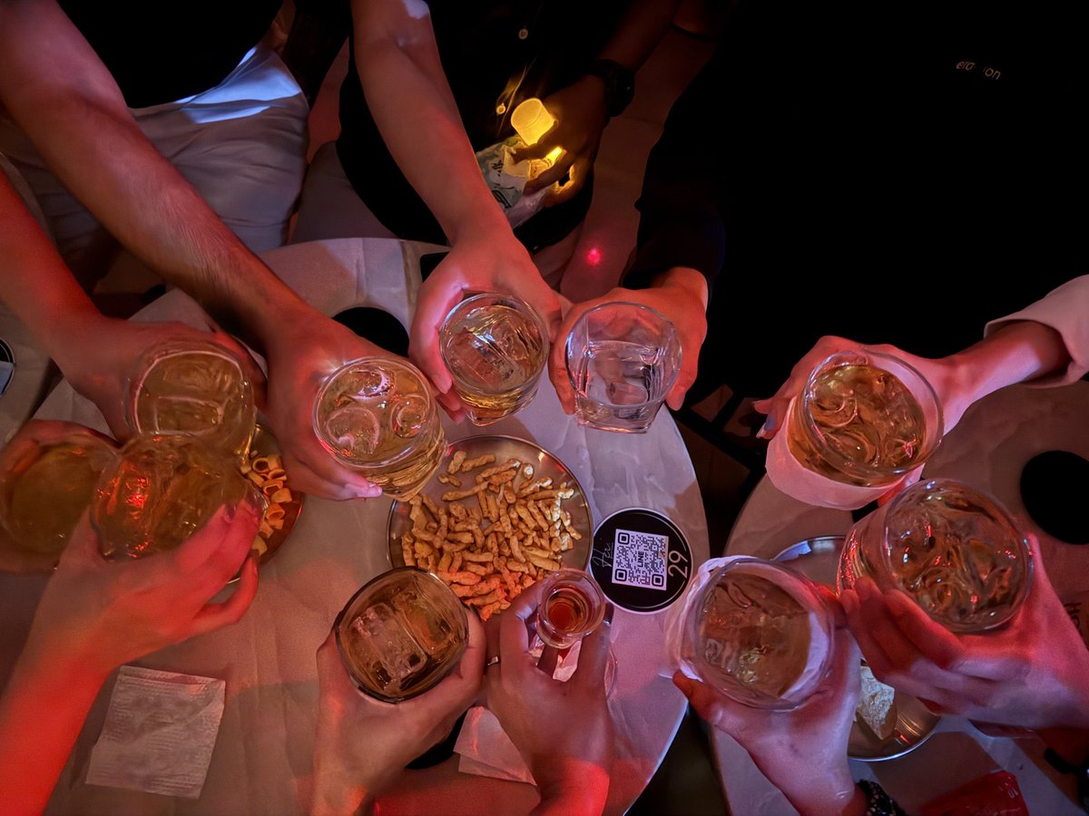 SecretAY1st's tweet image. ขอบตาไม่ไหว แต่ใจบอกยันหว่าง !!🍻
เมื่อคืนตรวจพบคนเมาหลายอัตรา 🤔🤫🫠ไหนใครเมาไหนพูดซิ๊ ?
@nospeakSW 
@RCouplesstory 
@tah15pa 
@Nuntongsw