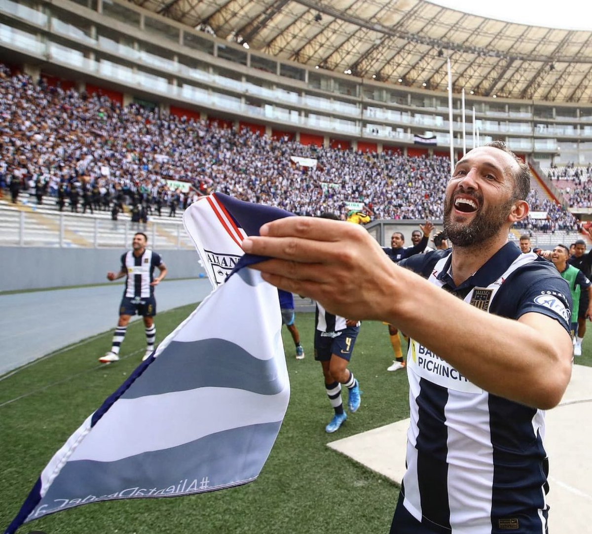 Hernanbarcos's tweet image. Un día como hoy hace 4 años, fue un día histórico para el pueblo blanquiazul.