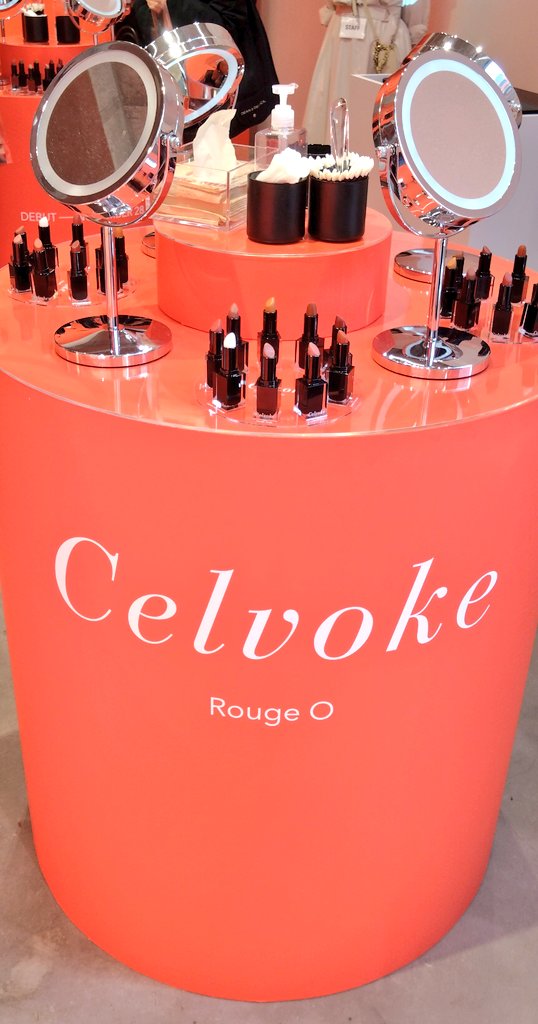 minimum0918's tweet image. 1日限定のセルヴォークのPOP UP✨️
昨日発売の💄ルージュ オー ミューテッドグロウ💄どれも落ち着いたカラーで好き❤
SNSフォローでガチャやったら、ミニアイシャドウ出た🫶
#セルヴォーク #Celvoke #ルージュオーモーメント 
@Celvoke_jp