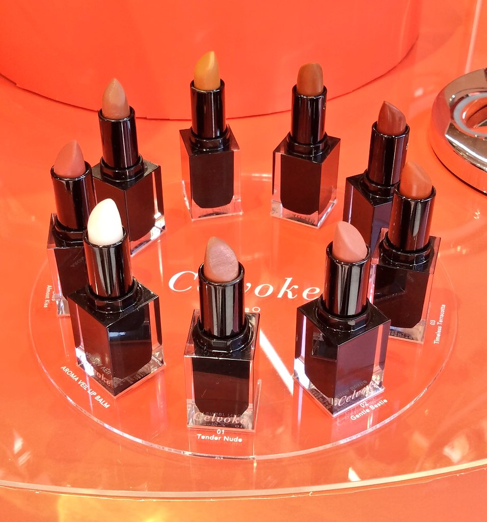 minimum0918's tweet image. 1日限定のセルヴォークのPOP UP✨️
昨日発売の💄ルージュ オー ミューテッドグロウ💄どれも落ち着いたカラーで好き❤
SNSフォローでガチャやったら、ミニアイシャドウ出た🫶
#セルヴォーク #Celvoke #ルージュオーモーメント 
@Celvoke_jp