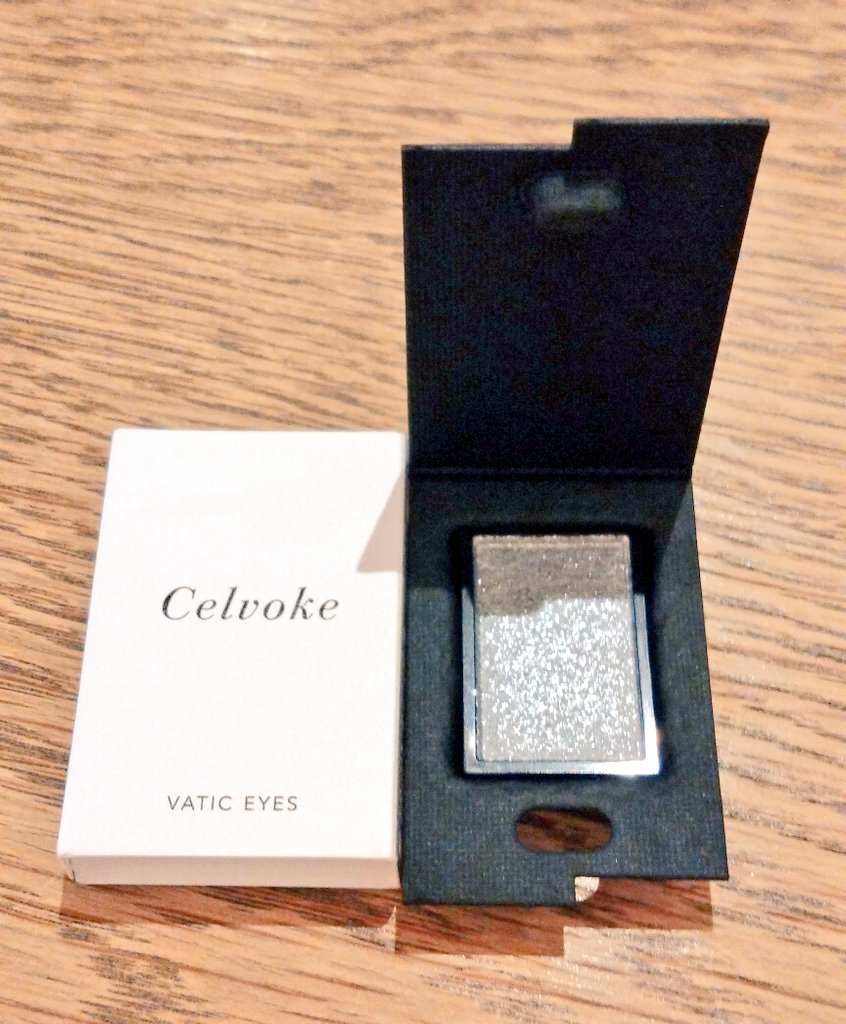 minimum0918's tweet image. 1日限定のセルヴォークのPOP UP✨️
昨日発売の💄ルージュ オー ミューテッドグロウ💄どれも落ち着いたカラーで好き❤
SNSフォローでガチャやったら、ミニアイシャドウ出た🫶
#セルヴォーク #Celvoke #ルージュオーモーメント 
@Celvoke_jp