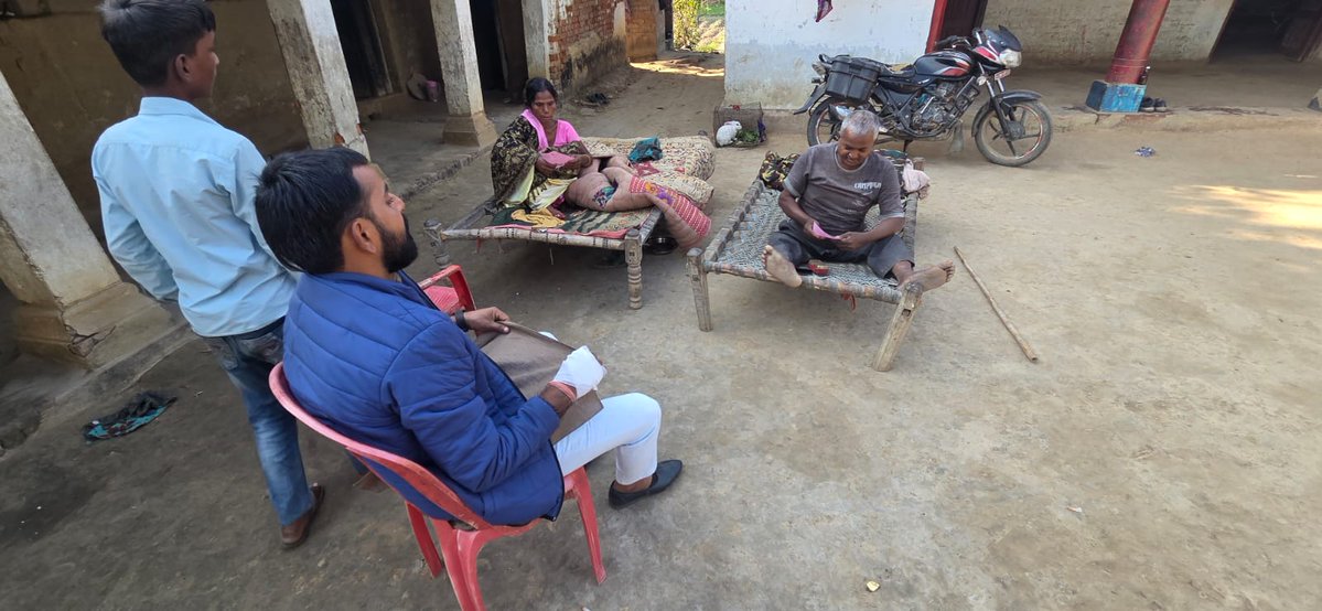 AbhisheknirajRG's tweet image. संघर्ष ही इंसान को मजबूत बनाता है। रास्ते चाहे कितने भी कठिन हों, हौसला अगर बुलंद हो तो मंज़िल खुद झुककर सलाम करती है। क्योंकि मेरा संघर्ष ही मेरी सबसे बड़ी ताकत है।
#अभिषेक_तिवारी_नीरज