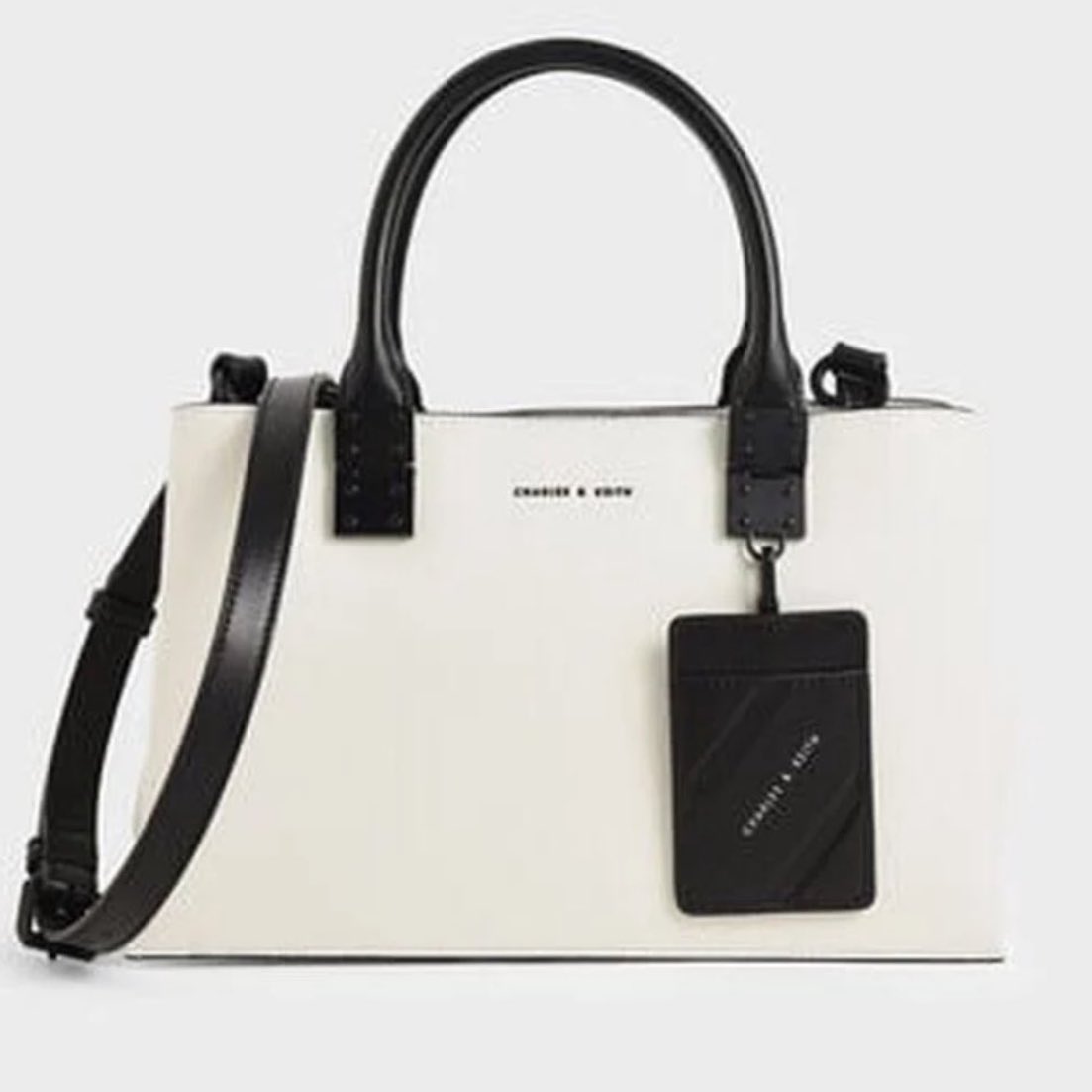ccylaavvtwo's tweet photo. Wts want to sale 
tas cnk Charles &amp; Keith 
Lengkap tag, dustbag, paperbag 
Harga sdh incld packing + ku kasih freebies
700k aja
Jual cpt guys bu bisa COD klo dkt
#wts #wanttosale 
Detail dm aja https://t.co/4bjvf1GJow