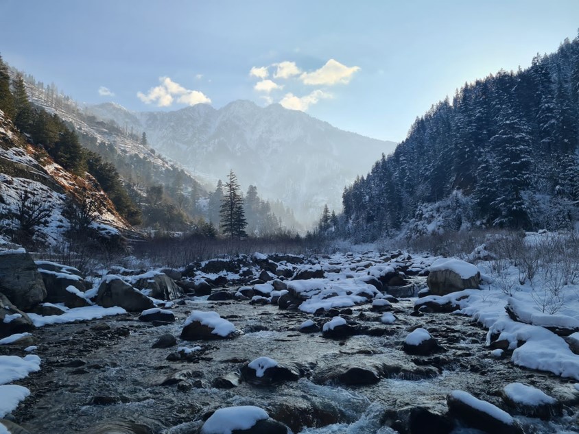 kupwarasentinel's tweet photo. The Paradise on Earth - Keran....A frozen symphony flowing through Kashmir’s lap
#Tourism
#Kashmir
#MagnificentViews https://t.co/K1fPY6ayAs
