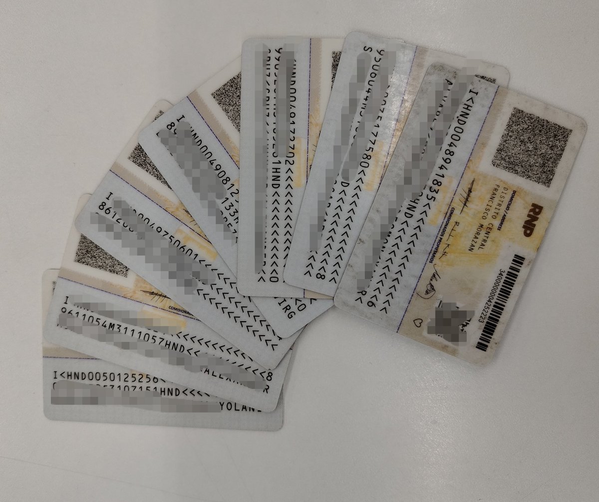 Daan_tuit's tweet image. Mi familia dijo que mañana temprano irían a votar por Rixi Móncada y pues les escondí las identidades jajajajja