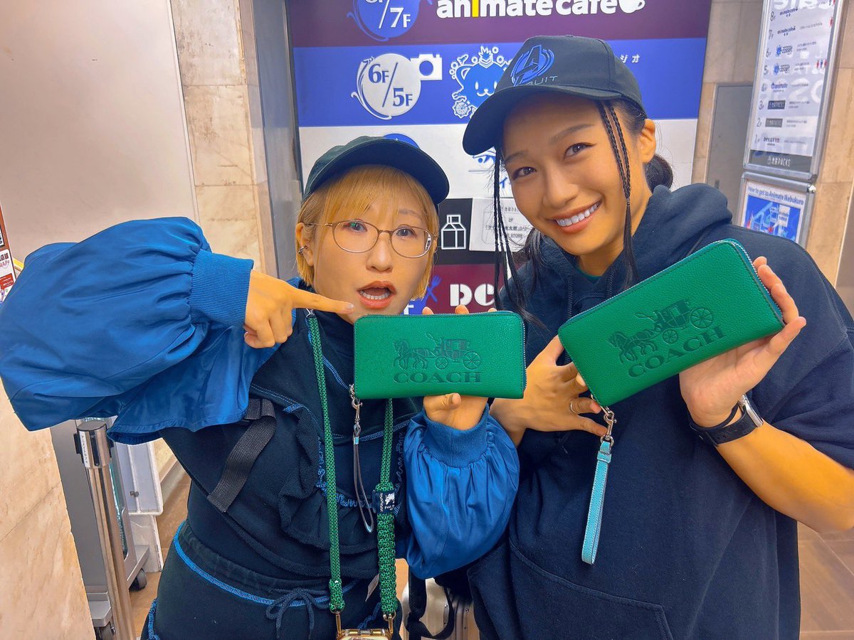 昨日は撮影でした📸

ハコさんとお財布がお揃いだったの！

しかも、このお財布を選ぶまでの過程も同じで
びっくり嬉しいーーー！！

大事に使おう💚