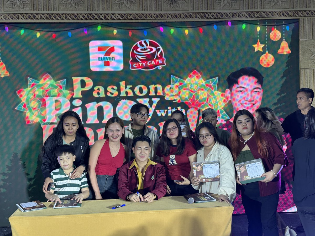 TheDarrenatics2's tweet photo. Some photos taken from the Meet and Greet portion with Darren at the Christmas Fan Meet (part 2)
#DARREN @Espanto2001
#711ph #CityCafe #CCYourCoffeeBestie #FanMeetExperience #PaskongPinoywithDarren https://t.co/ZzvxigQ8lW