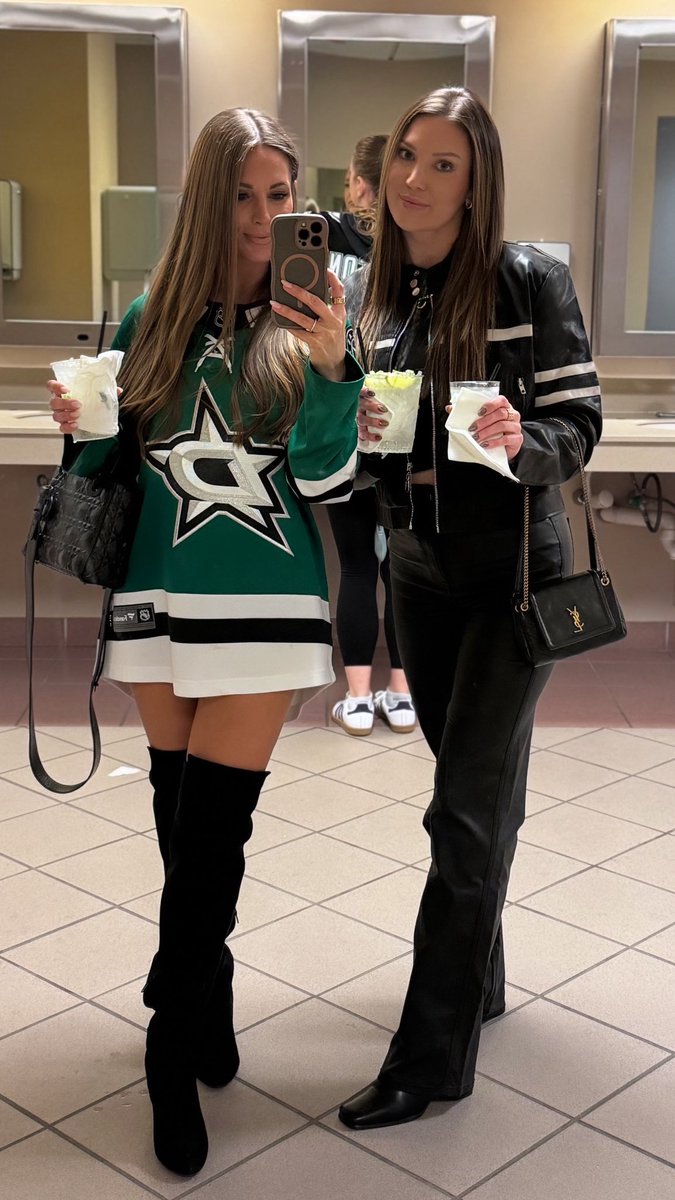 Tiffany Gomas tweet media