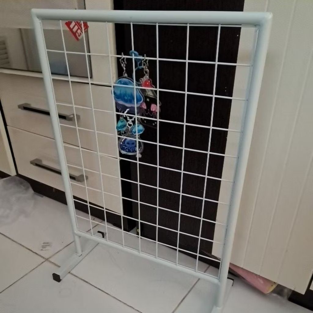 Wts #zonauang️
Dijual rak kawat 40 ribu.

Gak datang sama gantungan kuncinya
Tinggi 67cm, panjang 45cm, lebar 20cm.