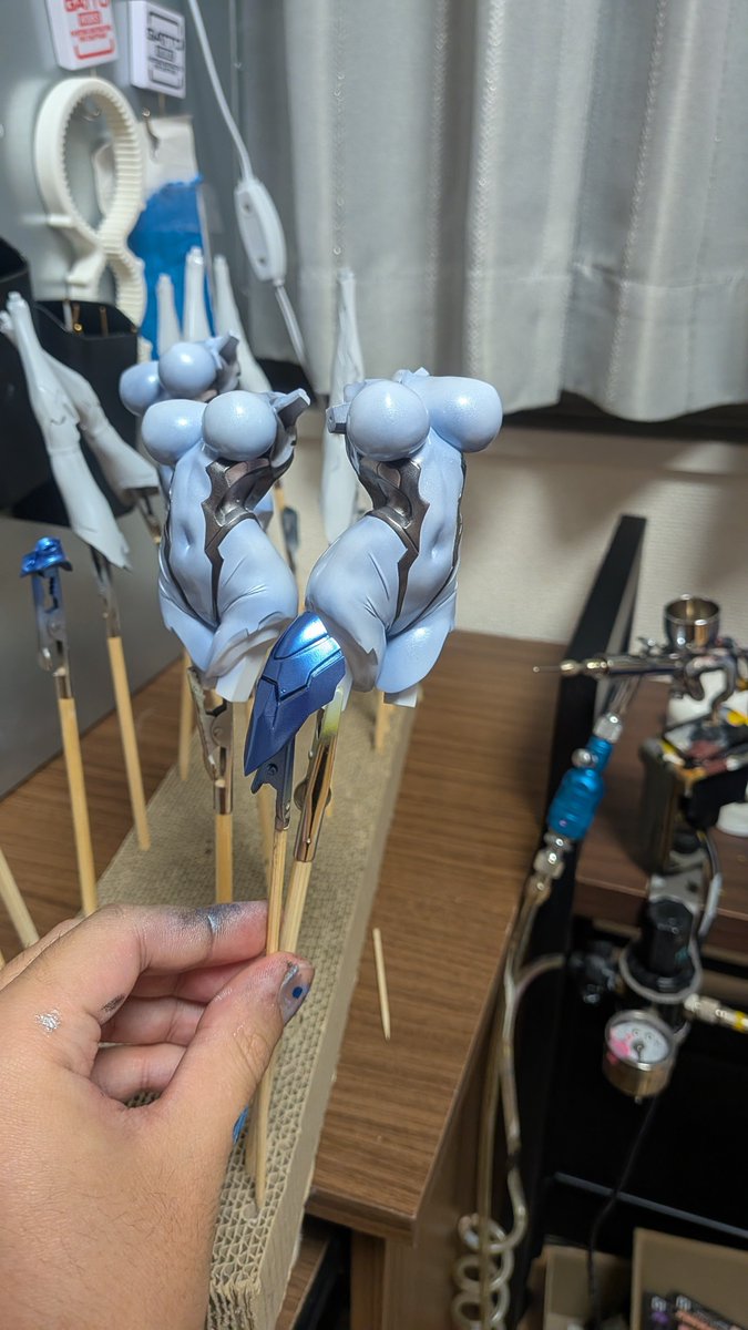 Peeka_Booo_'s tweet photo. 他の部位との色味確認。ボディの彩度が高いから少し抑えめで調整していきます
＃きょうの彩色 https://t.co/l8b8HTEUqp