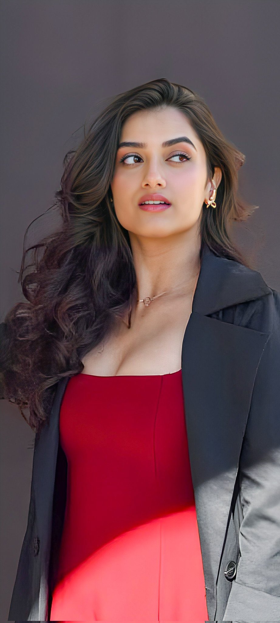 G65OJn5bkAE-0XZ?format=jpg&name=large