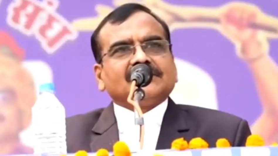 grtbabamanish's tweet image. #IAS_Verma #Dalit #brahman 

किसने तुम्हे पढ़ा दिया अंतरजातीय विवाह से जाति खत्म हो जाती है ? जिन्होंने अंतरजातीय या अंतरधार्मिक विवाह कर लिए उनके ही धर्म जाति खत्म हो चुकी ?
जाति का आधार जन्म और शादी का आधार जन्म नहीं है !

IAS वर्मा ने जो आरक्षण को लेकर कटाक्ष किया बिल्कुल सही