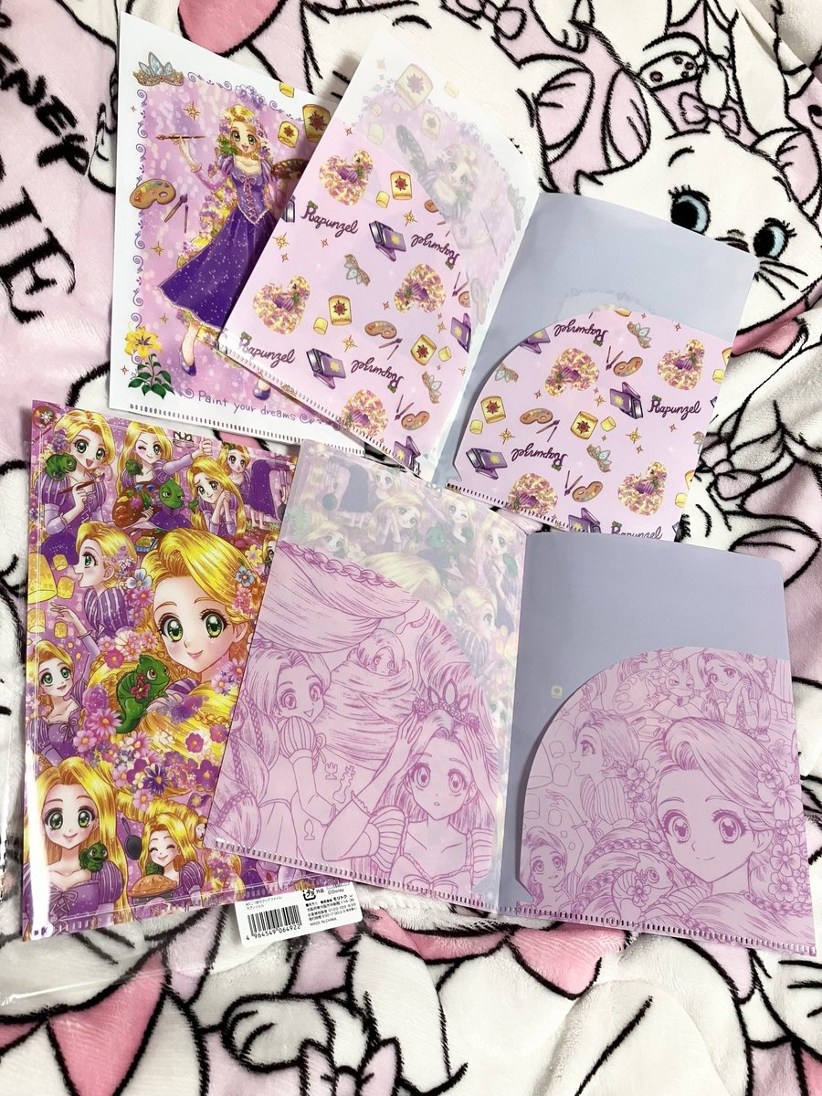 セリアのしょこたんラプンツェル🪔💜🎀✨ 中開くクリアファイル可愛