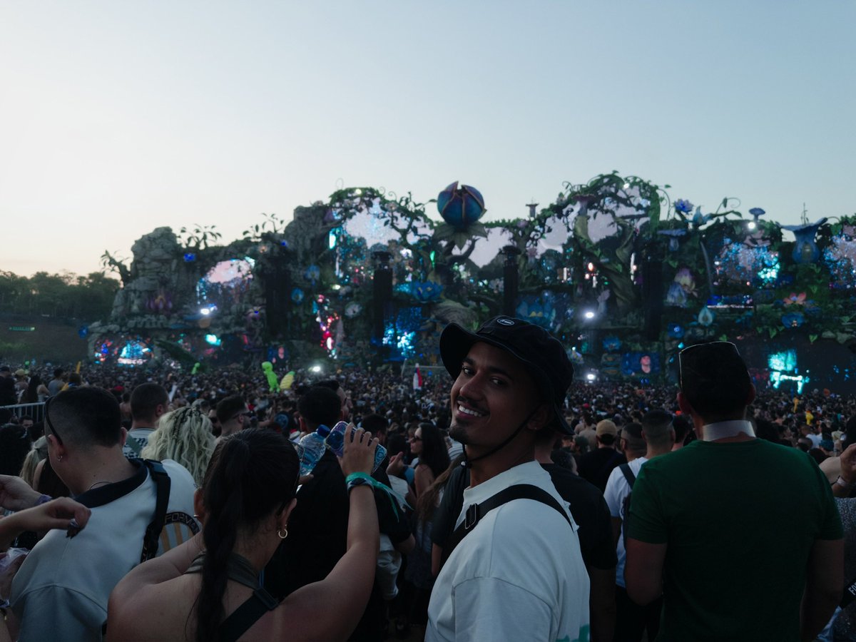 _felipehpta's tweet image. Un 2026 lleno de viajes y buena música