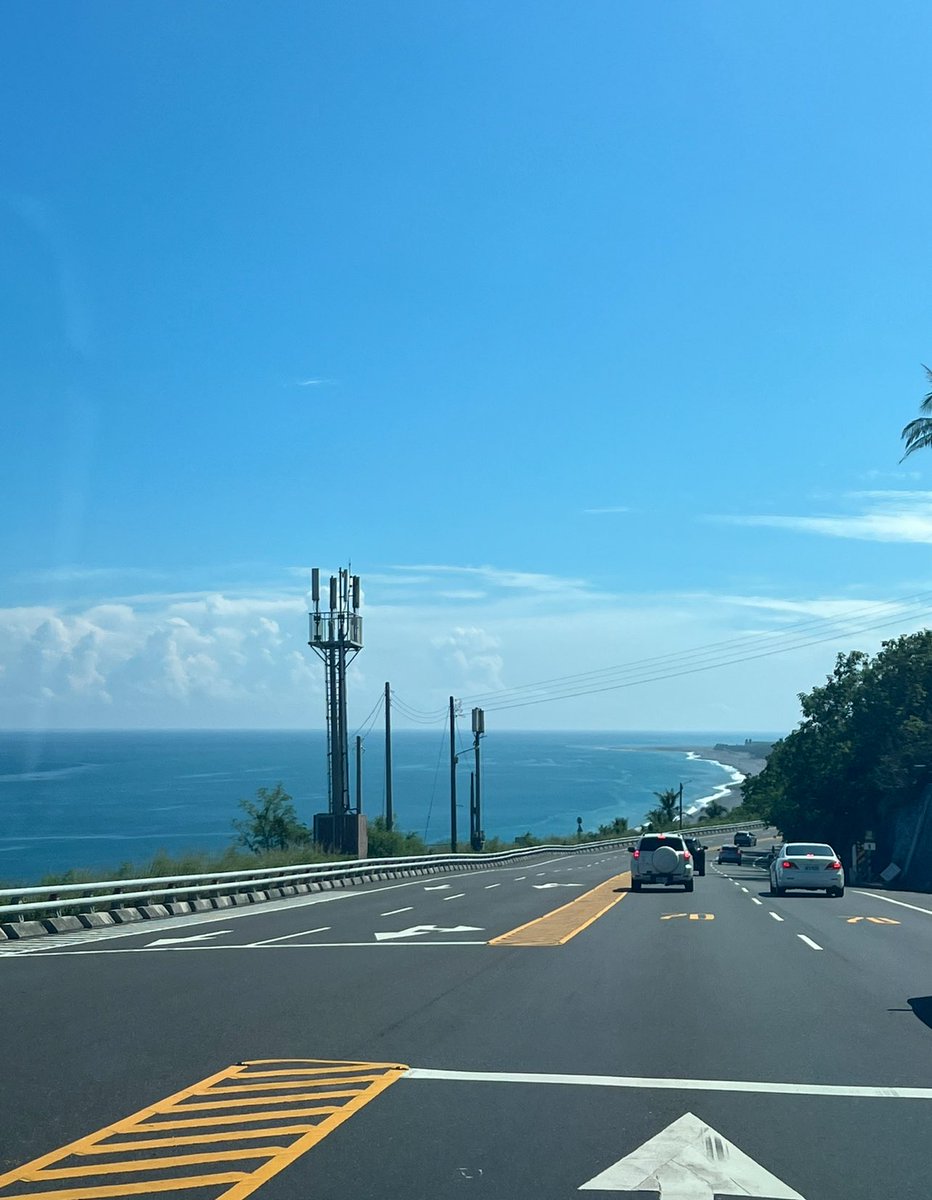 真的太愛台東了
臨時決定去看看海
從嘉義出發
路上有朋友一起吃吃喝喝嗎☺️