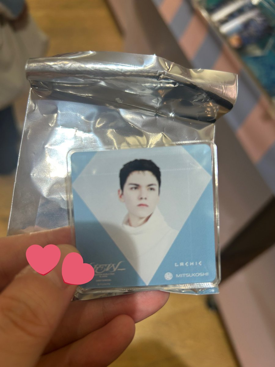 mahoboooo8's tweet photo. seventeen セブチ フラッグキーホルダー　タペストリー　ガチャガチャ カプセルトイ 文化祭　交換 名古屋 new_ 栄三越 ラシック

求　スングァン
譲　バーノン

本日明日名古屋にいます。

お気軽にお声掛けください！ https://t.co/hR5l7roow9