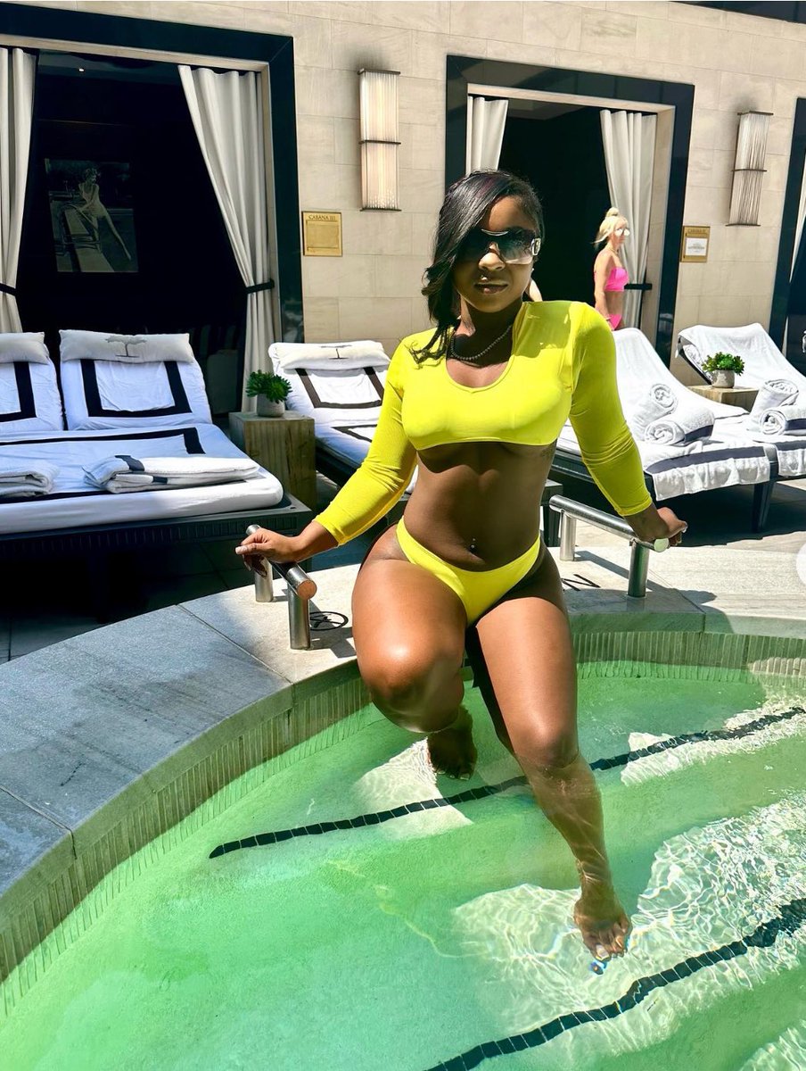 jamiyajariya's tweet photo. Day28:Nae In a swimsuit 

#Naevember 
#ReginaeCarter 
#NaeBae 
#Chapter27 https://t.co/5KJrWGdF6b