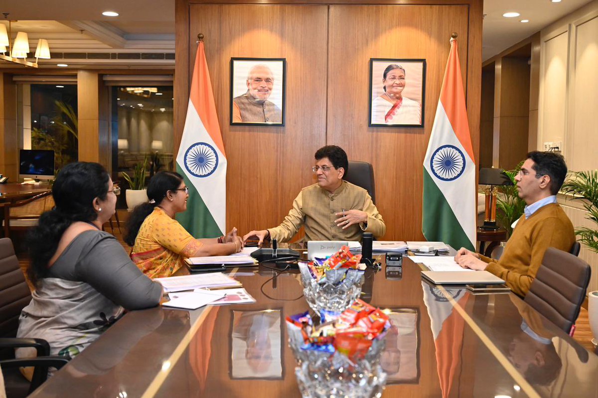 Spices_Board's tweet image. Spices Board Chairperson, Adv. Sangeetha Viswanathan met the Hon&apos;ble Minister for Commerce and Industry Shri Piyush Goyal ji in his office on 27th November. The meeting resulted in fruitful interactions @DoC_GoI 

#SpicesBoard #SPICED