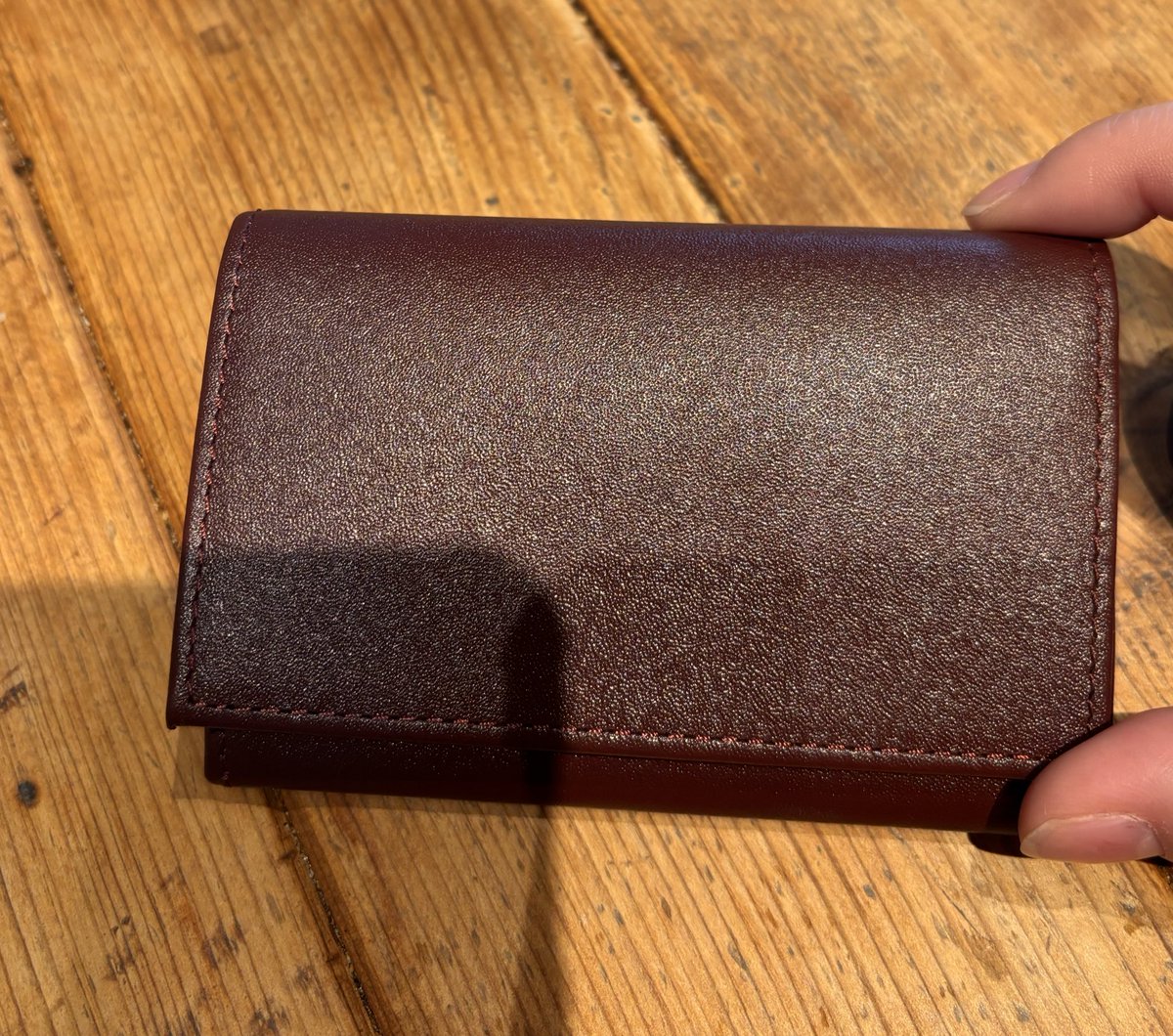 SNSで話題になってた皇居財布が欲しいと言われたので買いに来て名刺
