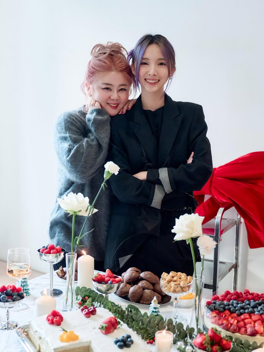 NENE_Booster's tweet photo. 🍰  [29.11.2025]
📷  Instagram : ☆ nie_and_ivan ☆
        Update with Nene

"Holiday moments taste sweeter when sharedWhere festive magic meets our favorite kind of sweetness. 🎄❤"

@nnenevader #nenevader 
#เนเน่ #เนเน่พรนับพัน #QalaNôir https://t.co/H4IIjvq8ts