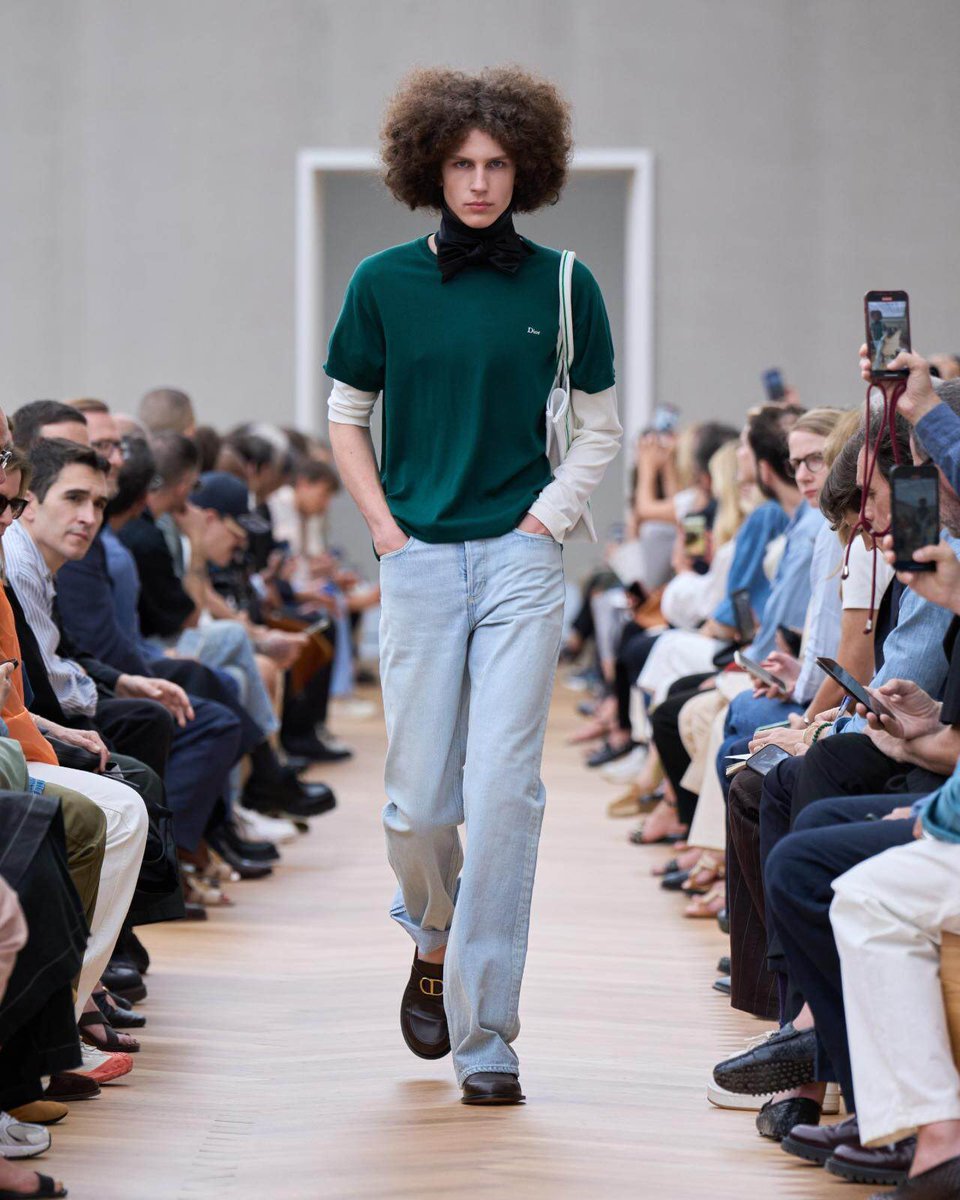 DIORのデニム、1月2日に店頭に並ぶらしい✨20万〜30万とのこと