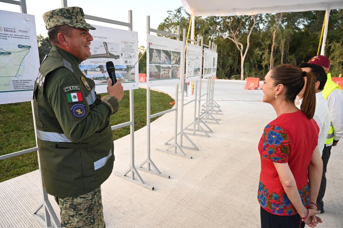 Claudiashein's tweet photo. Fortalecemos las capacidades del Tren Maya para que también sea de carga; haremos un transporte de mercancías eficiente y menos contaminante para todo el sureste. Aquí les muestro los avances en Yucatán. 

Gracias al agrupamiento de ingenieros militares “Felipe Ángeles”, que lleva a cabo esta gran obra.