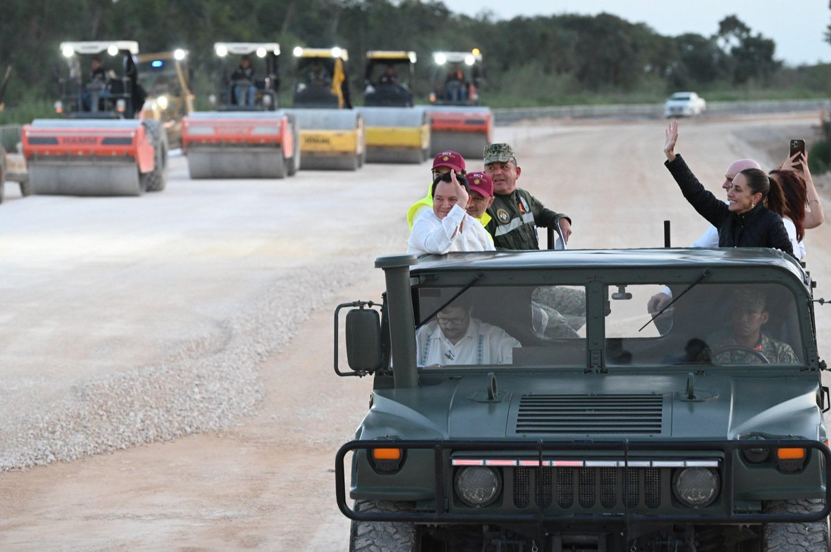Fortalecemos las capacidades del Tren Maya para que también sea de carga; haremos un transporte de mercancías eficiente y menos contaminante para todo el sureste. Aquí les muestro los avances en Yucatán. 

Gracias al agrupamiento de ingenieros militares “Felipe Ángeles”, que