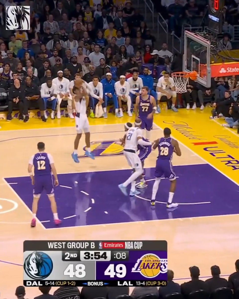 Easy✌️

📺: @NBAonPrime 