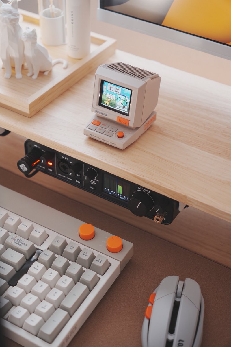 このBluetoothスピーカー可愛すぎる そしてLofreeと相性よい🍊