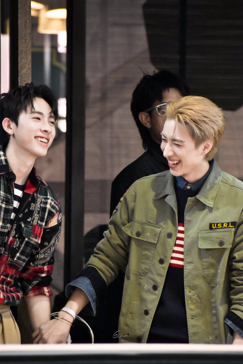 6sense_proxie's tweet photo. 251128📸☘️
มันจะไอนั่นปะ555555555
#RalphLaurenTH
#PROXIEOnglee #JUNG_PERSES
#PROXIEth #PERSES_TH
>>#VIsensepic https://t.co/RMH7GBswwp