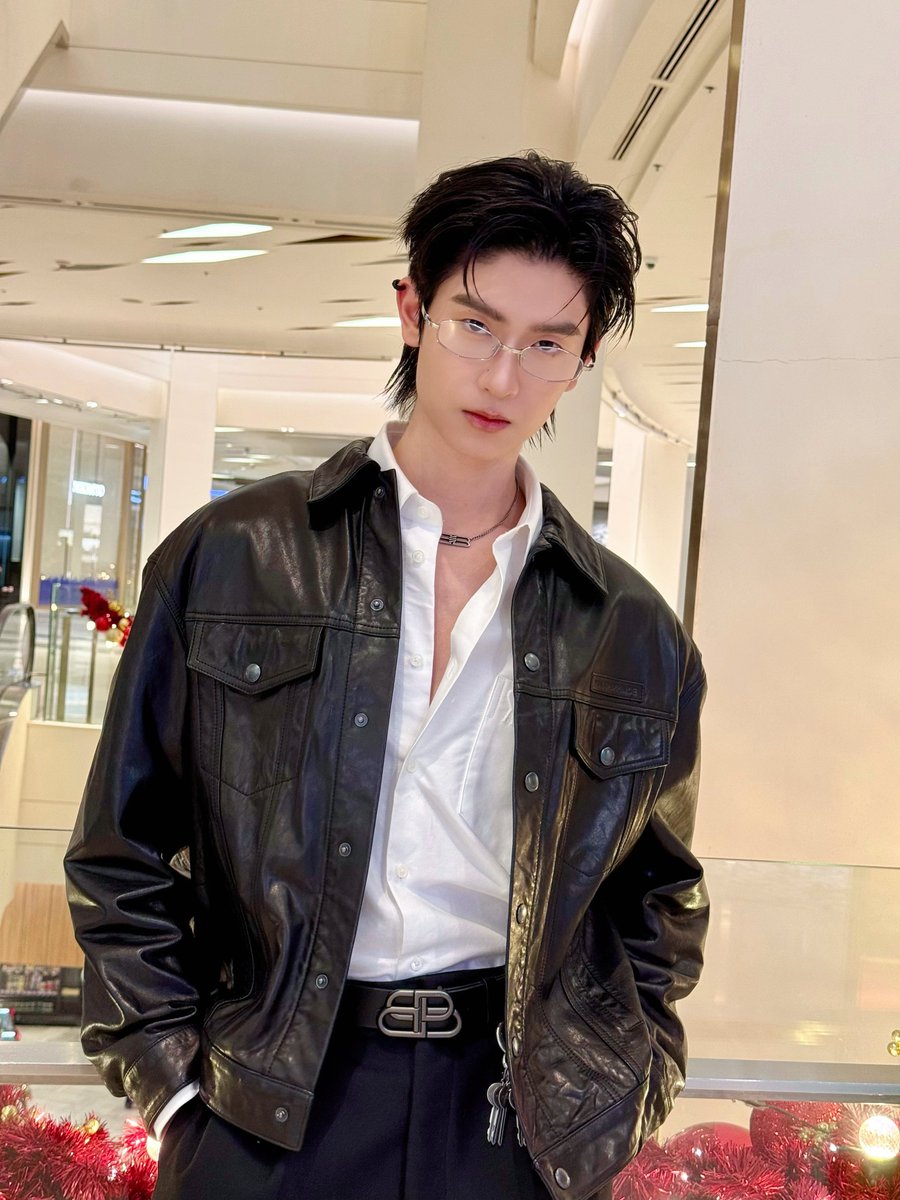 DomundiTV's tweet image. พบกับ “โทมัส” @tthomastc ได้ในงานถ่าย Content &quot;Vogue&quot; @ Siam Paragon 20th Anniversary Showcase ✨️

#VoguexParagonxThomas